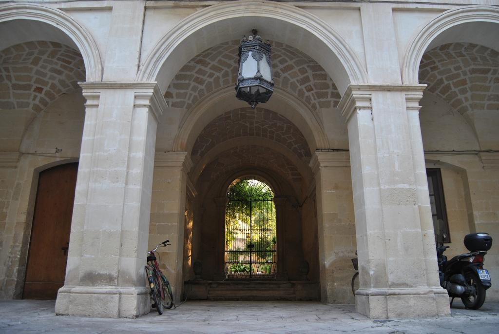 Garden Suite At Palazzo Famularo 莱切 客房 照片