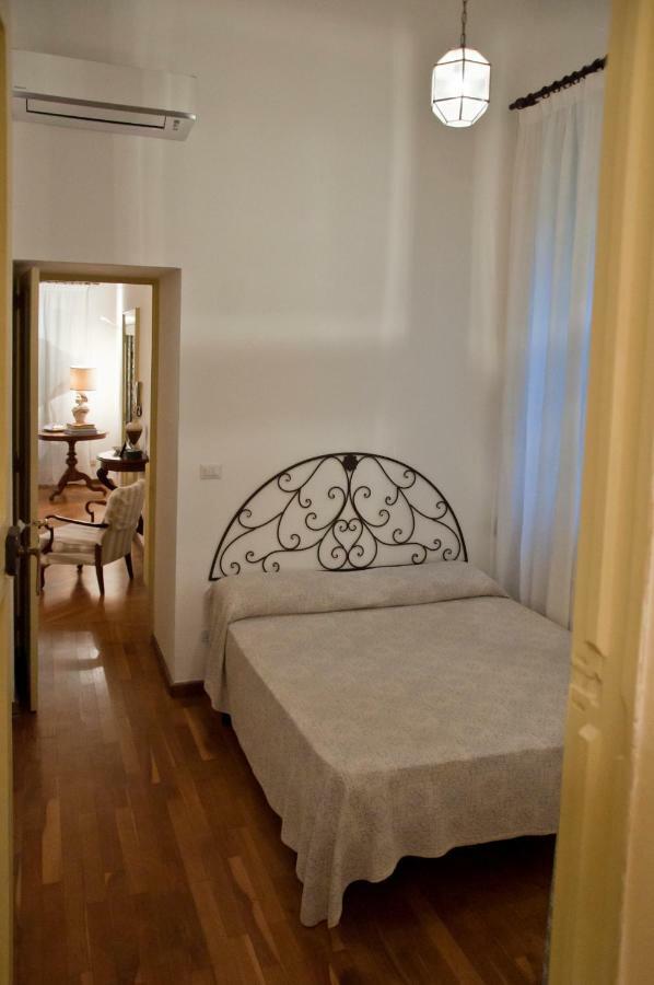 Garden Suite At Palazzo Famularo 莱切 外观 照片